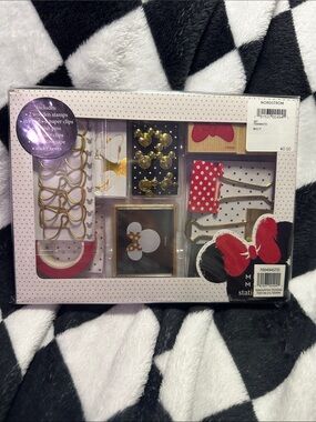 Minnie Mouse Themed Gold & Red 20 Piece Stationery Set